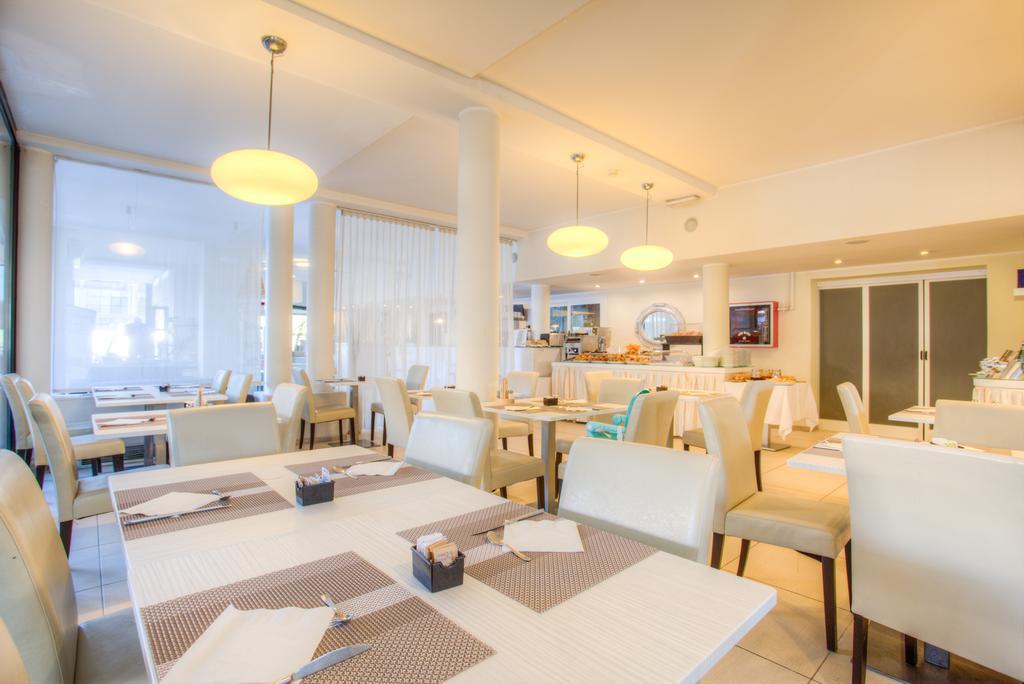 Ferretti Beach Hotel 리미니 외부 사진